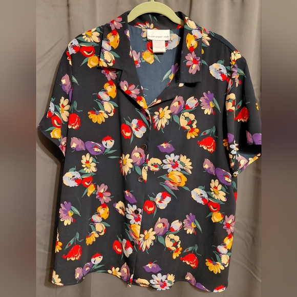 Susan Graver Tops - Susan Graver Flowers Women's Blouse Excellent Condition
